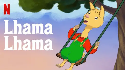 Desenhos Educativos e de baixo estímulo na Netflix: :um menino llama, com macacão verde, sentado em uma balança pendurada em uma árvore